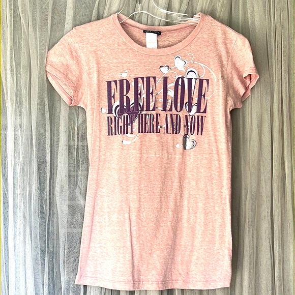 ⭐️ Wet Seal pink short sleeve tee Free Love Right Here and Now Juniors S - Picture 1 of 13
